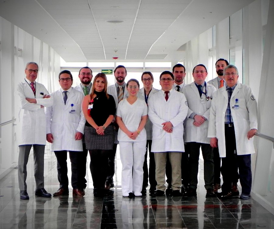 Dr. Díaz y equipo médico